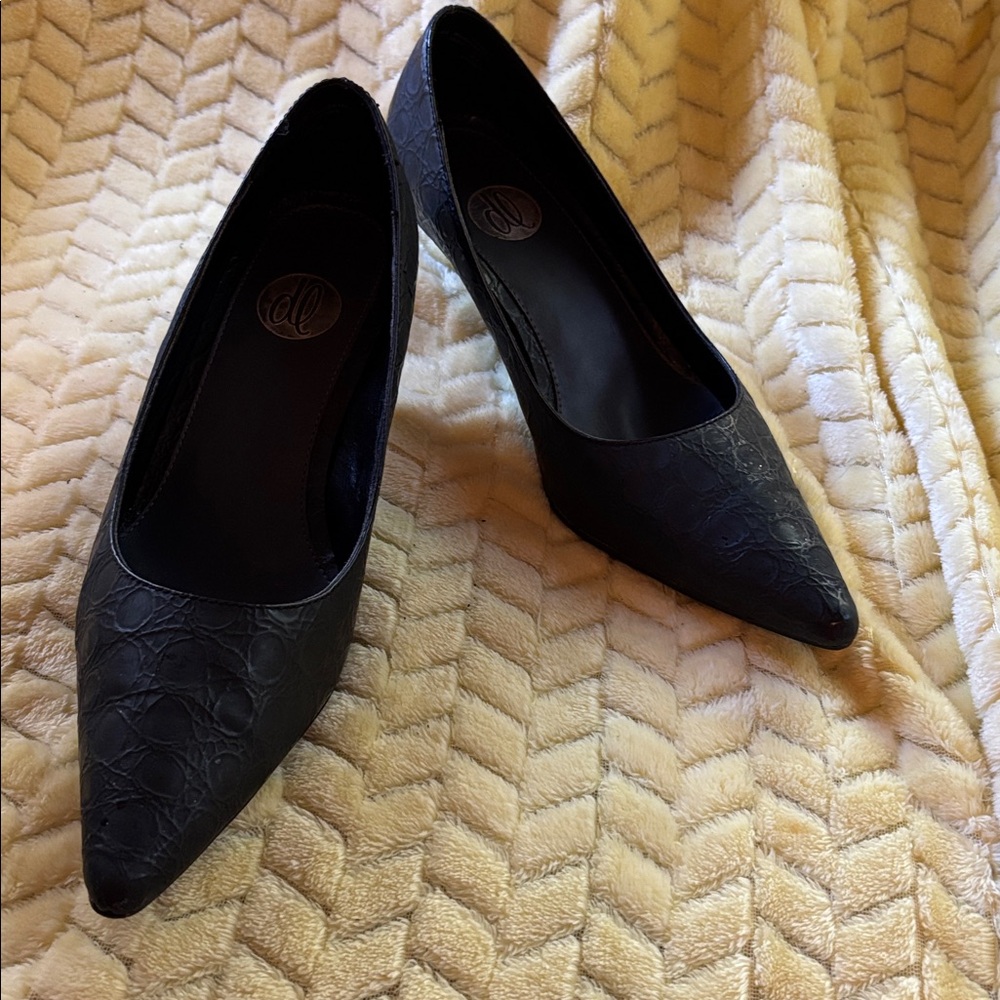 Elegant Black Pointed Toe Heels